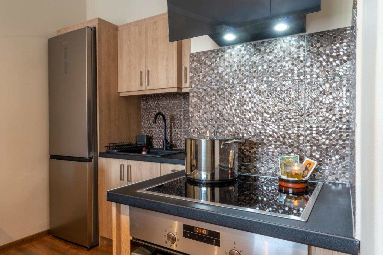 Luxury Apartment Overlooking The Citadel Of Tsakas Атина Екстериор снимка