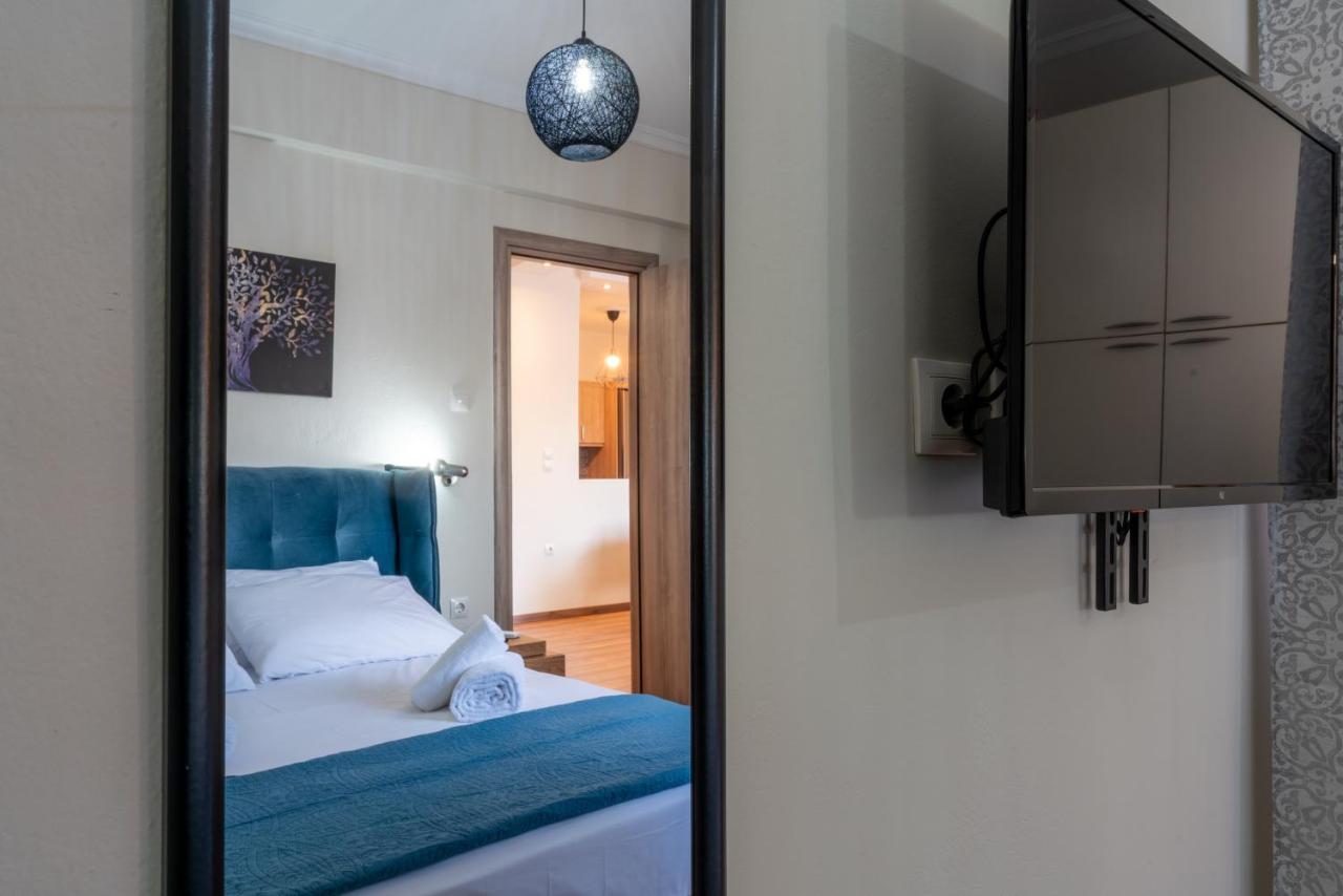 Luxury Apartment Overlooking The Citadel Of Tsakas Атина Екстериор снимка