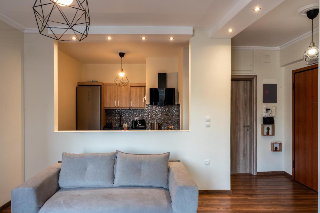 Luxury Apartment Overlooking The Citadel Of Tsakas Атина Екстериор снимка