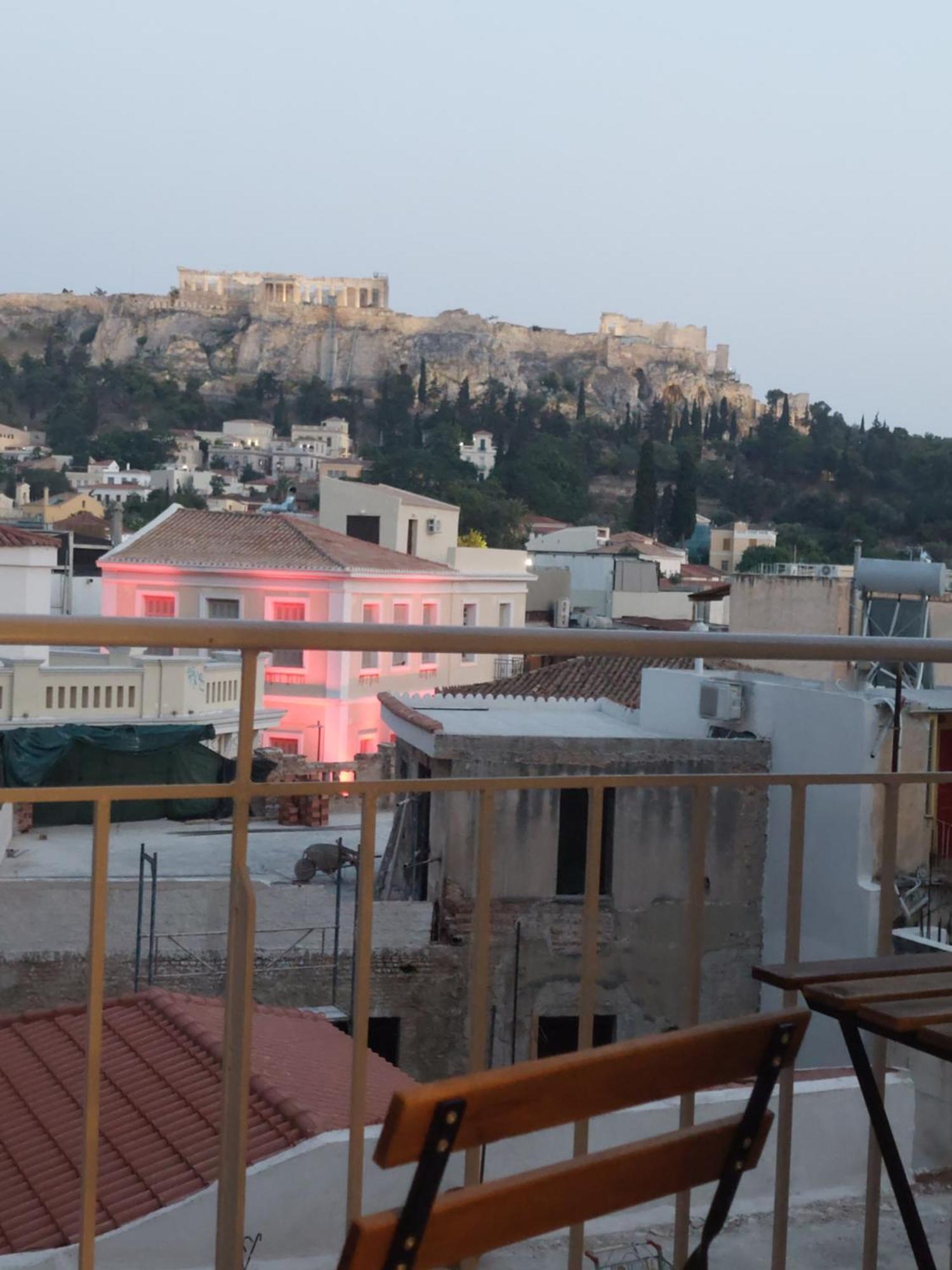 Luxury Apartment Overlooking The Citadel Of Tsakas Атина Екстериор снимка