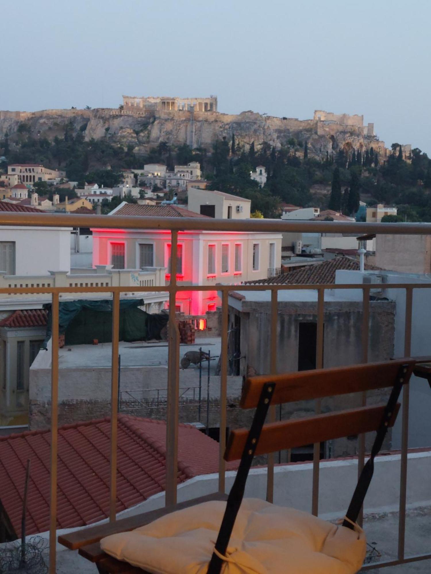 Luxury Apartment Overlooking The Citadel Of Tsakas Атина Екстериор снимка
